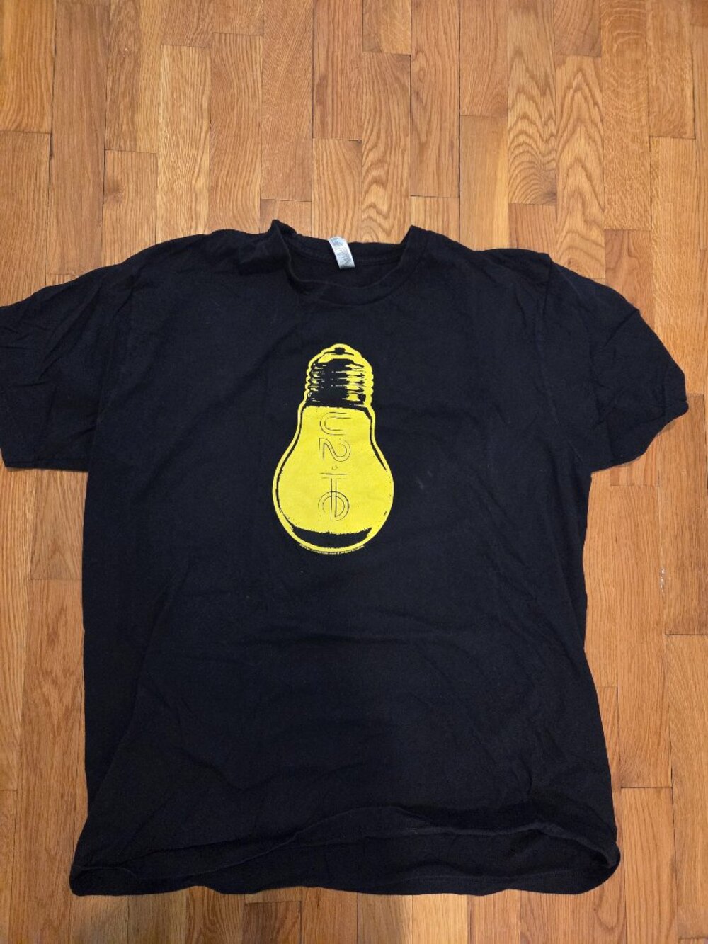 U2 black tshirt xl